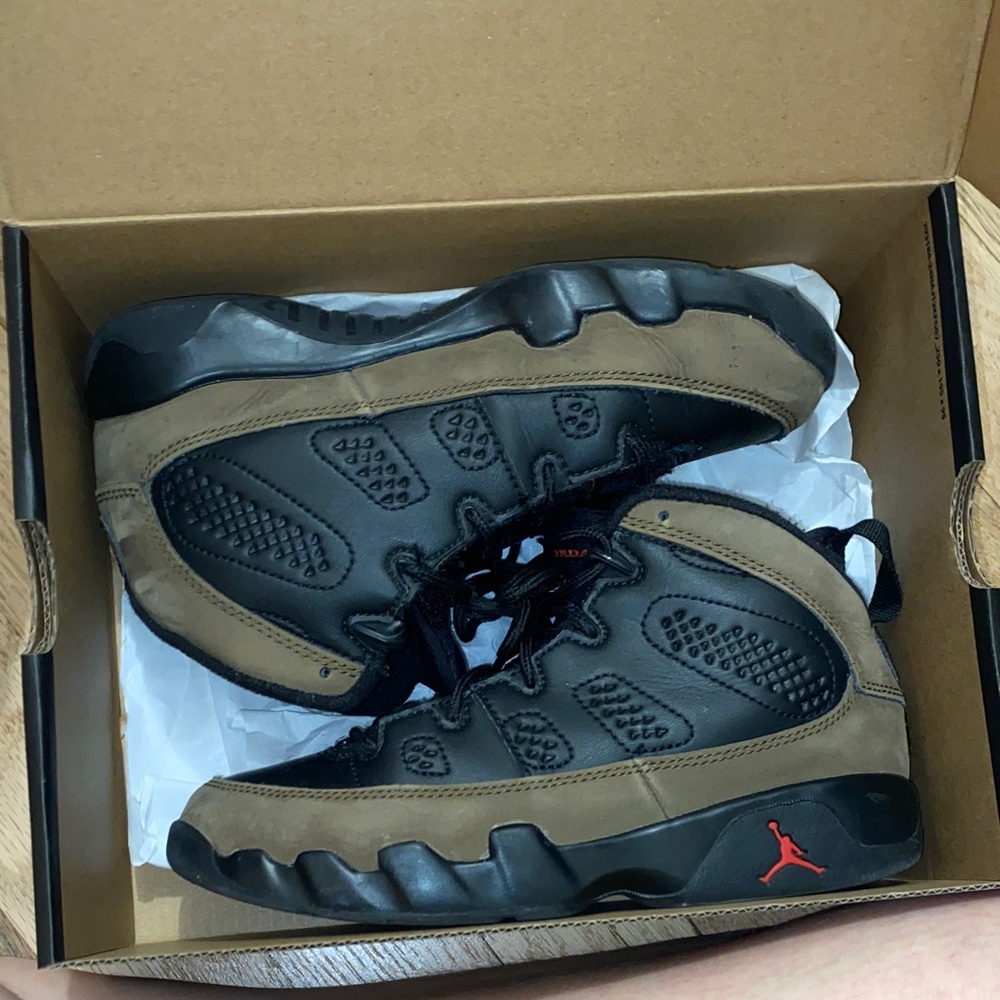 Jordan Men's Black and Tan Sneakers